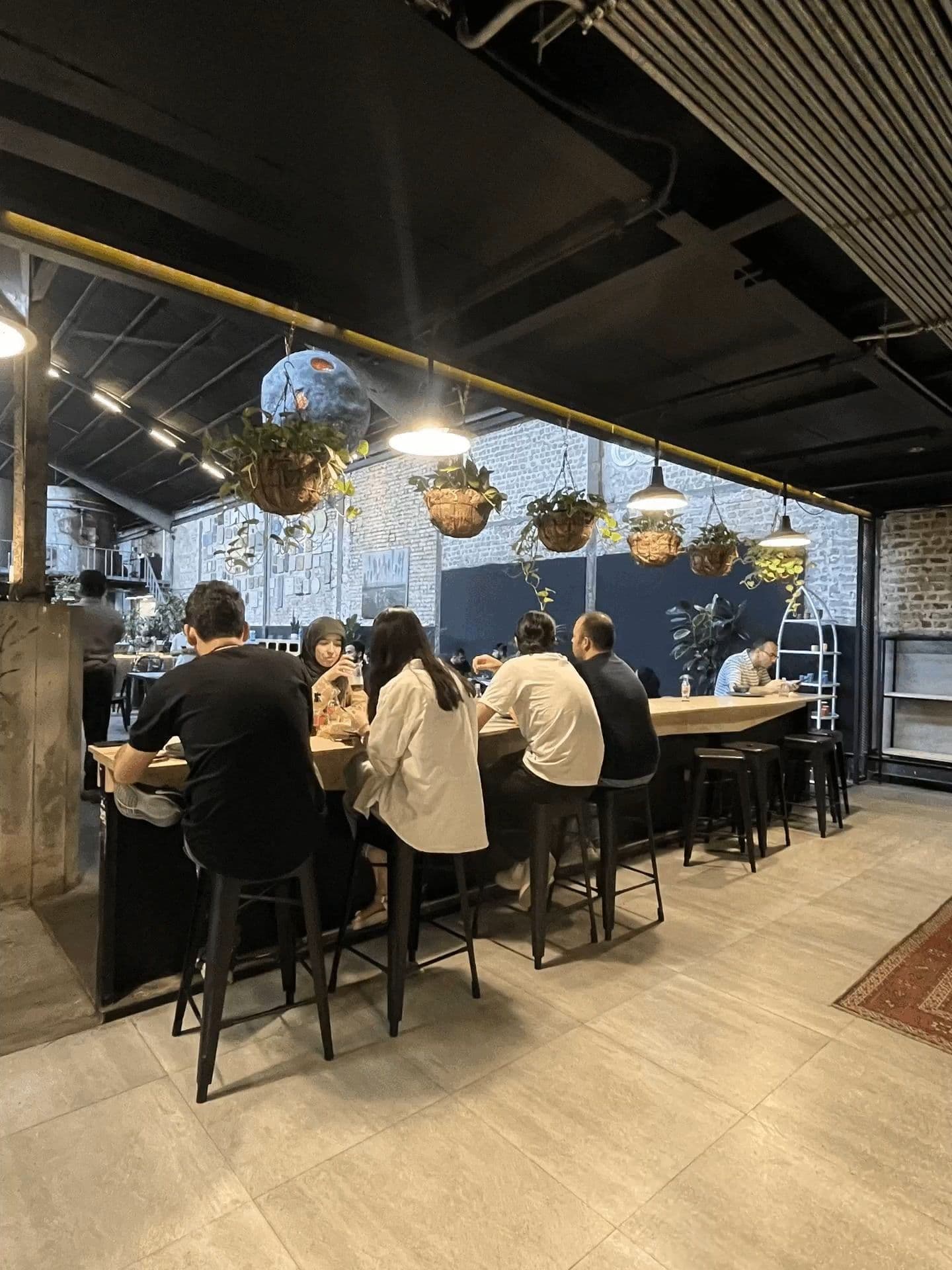 7o8 Social Table thumbnail 4